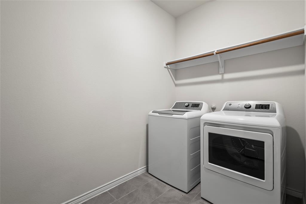 812 Indigo Road Princeton, TX 75407 - Photo 20 of 25 a utility room with dryer and washer