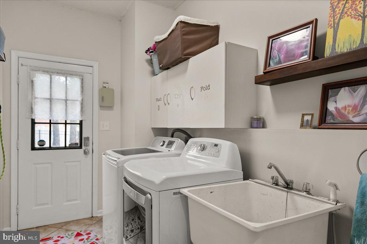 308 Huntersridge Road Winchester, VA 22602 - Photo 26 of 65 Bright and functional laundry space.