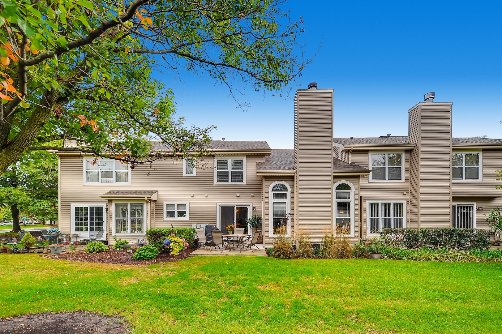 1043 Ridgefield Circle Carol Stream, IL 60188 - Photo 30 of 40 front view of a house with a yard