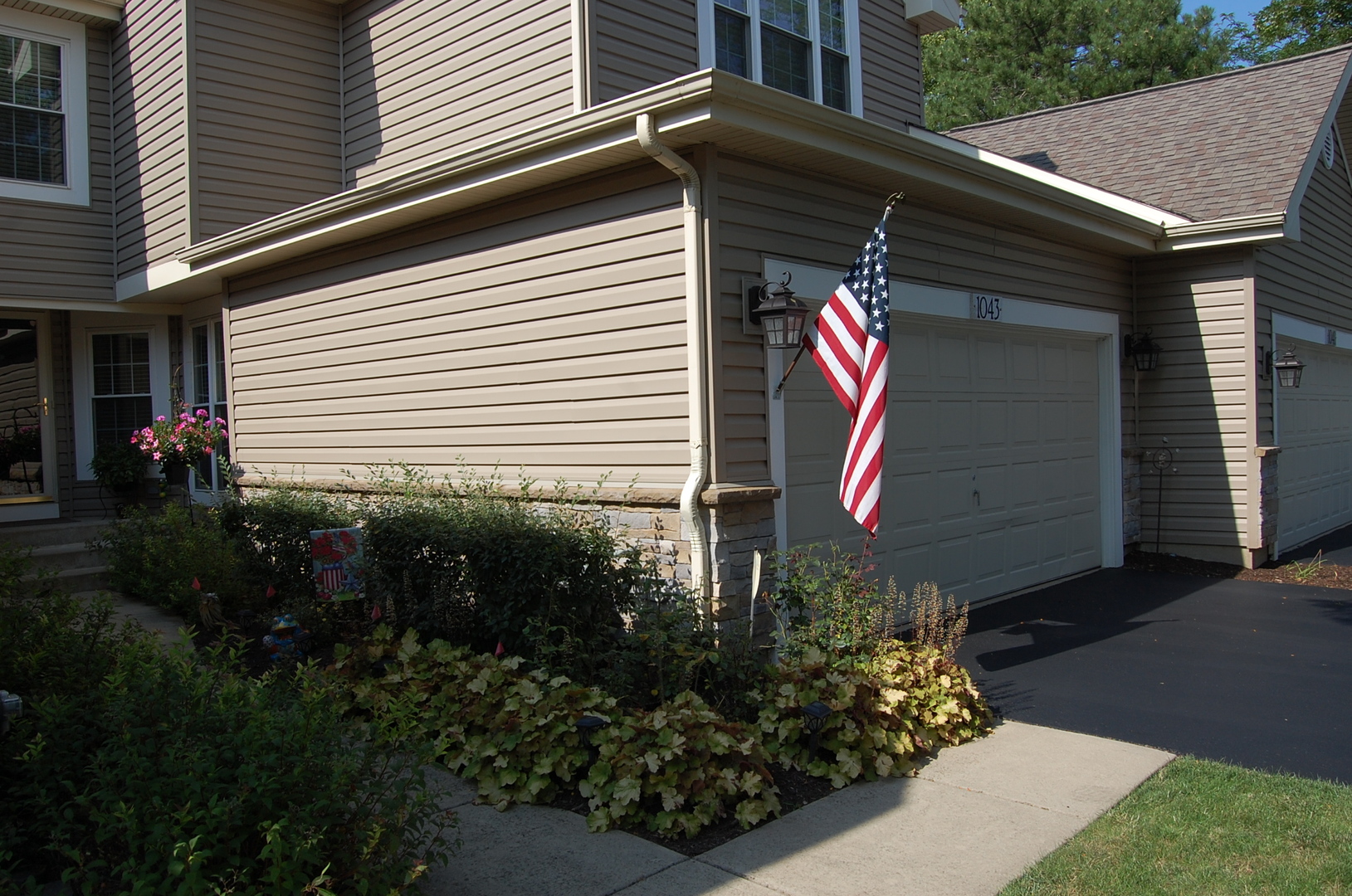 1043 Ridgefield Circle Carol Stream, IL 60188 - Photo 3 of 40