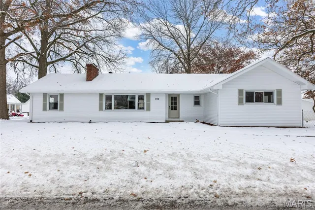 $269,000 | 902 South Hackman Street, Staunton, IL 62088