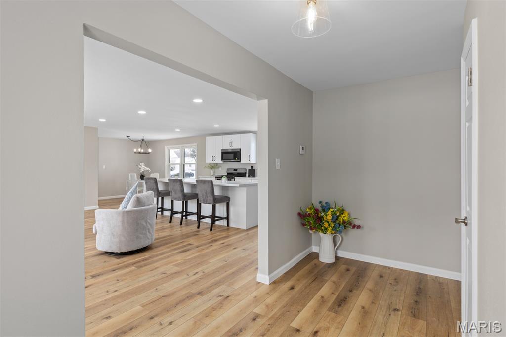 902 South Hackman Street Staunton, IL 62088 - Photo 4 of 29