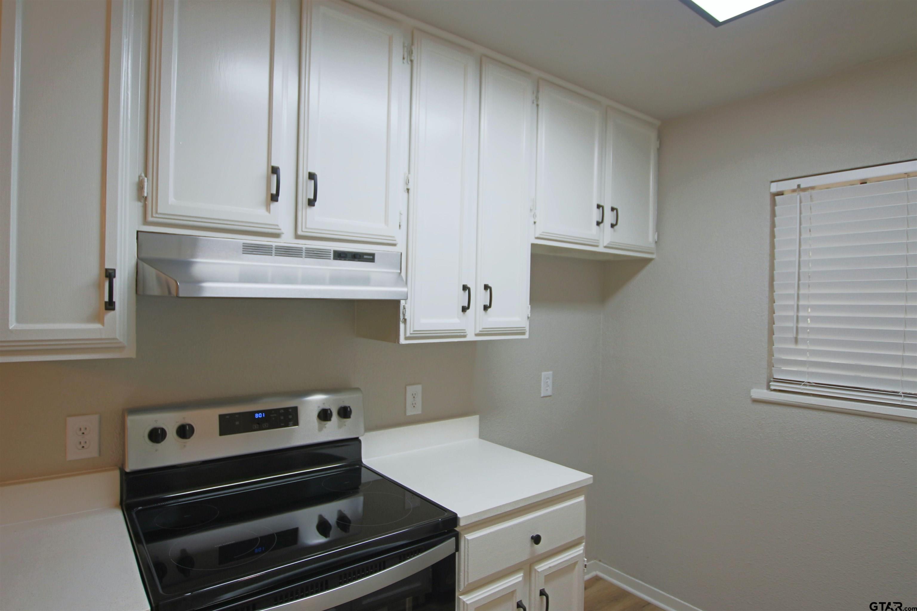 12336 Chapman Road Tyler, TX 75708 - Photo 5 of 19 a kitchen with granite countertop a stove and a cabinets