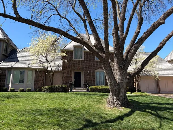 $1,150,000 | 4 Le Mans Court, Prairie Village, KS 66208