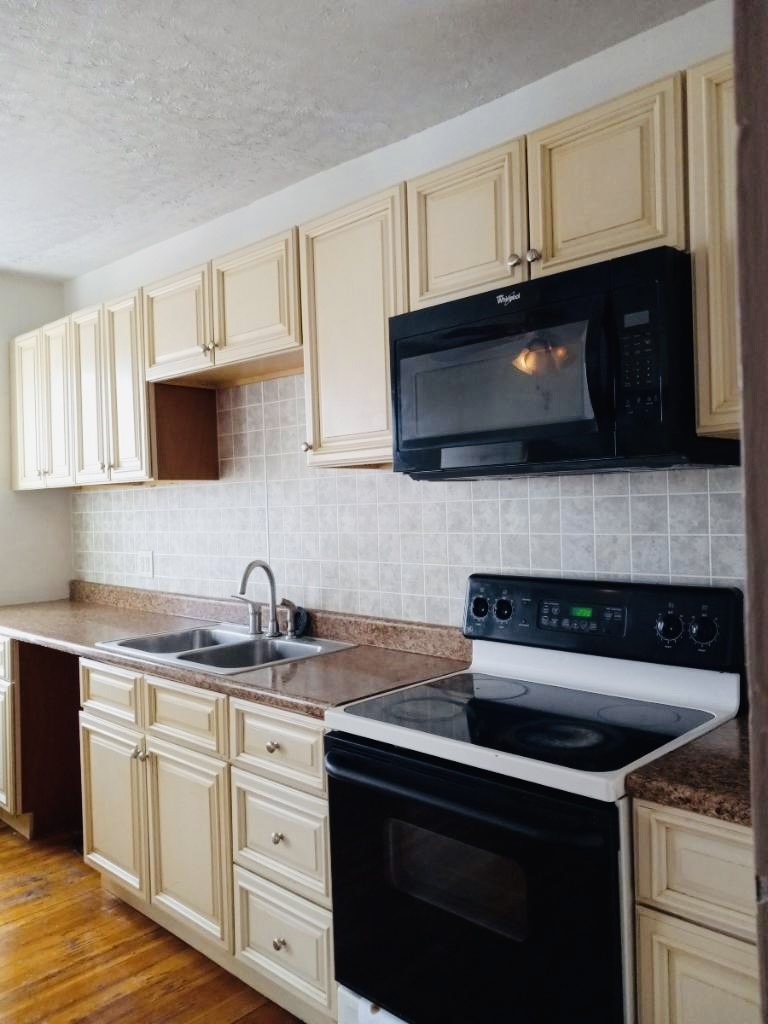 175 6th Avenue, Unit 3 Woonsocket, RI 02895 - Photo 2 of 8