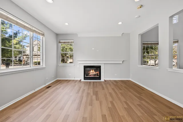 $2,700 | 600 Creekside Circle, Unit 600, Gurnee, IL 60031