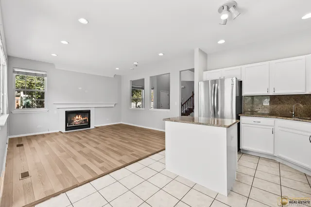 $2,700 | 600 Creekside Circle, Unit 600, Gurnee, IL 60031