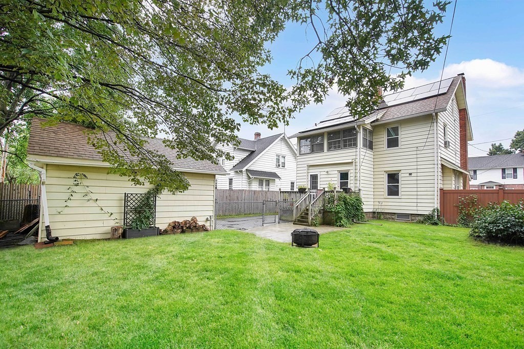 25 Meredith Street Springfield, MA 01108 - Photo 2 of 31