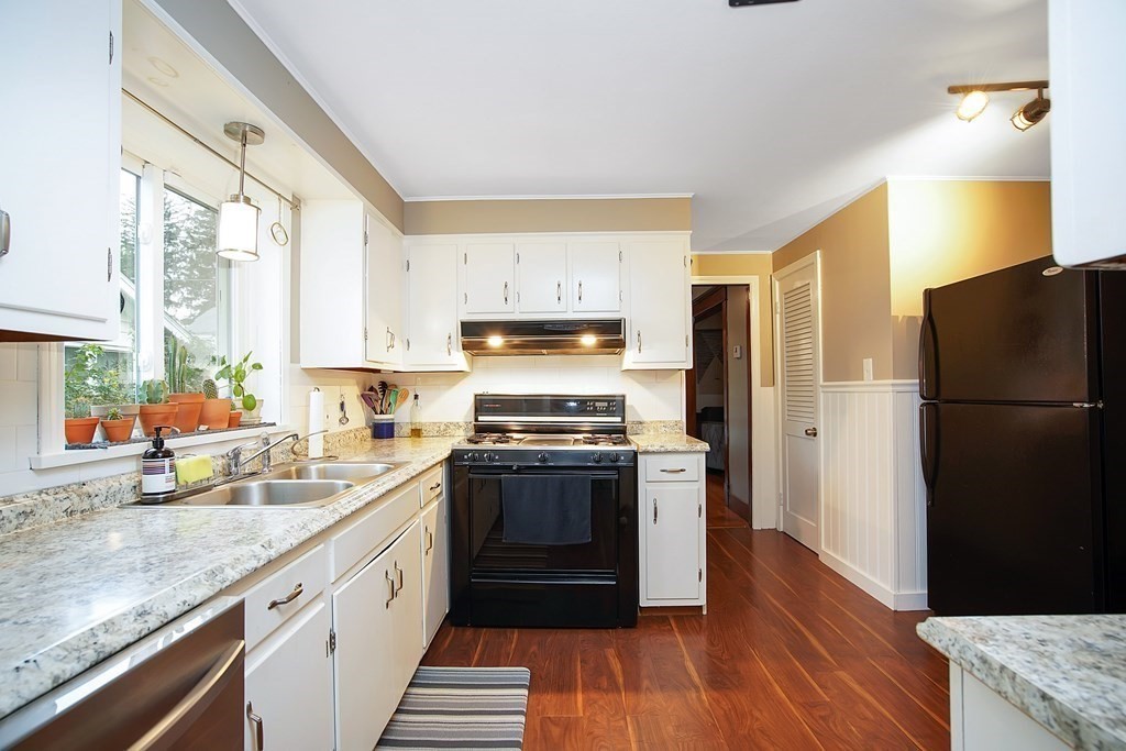 25 Meredith Street Springfield, MA 01108 - Photo 8 of 31