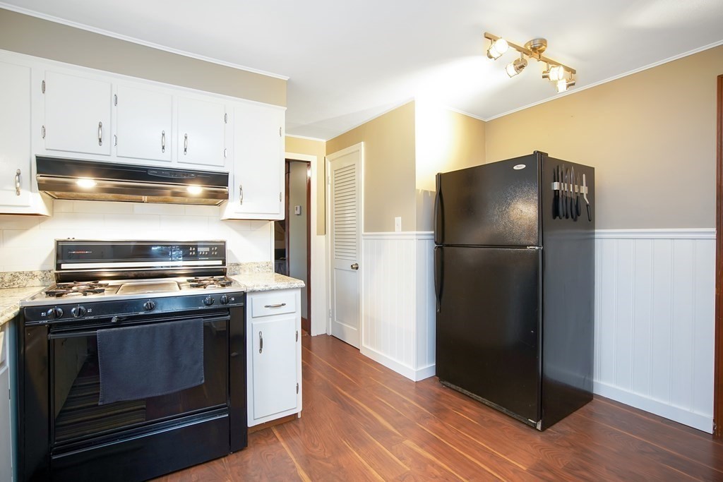 25 Meredith Street Springfield, MA 01108 - Photo 10 of 31