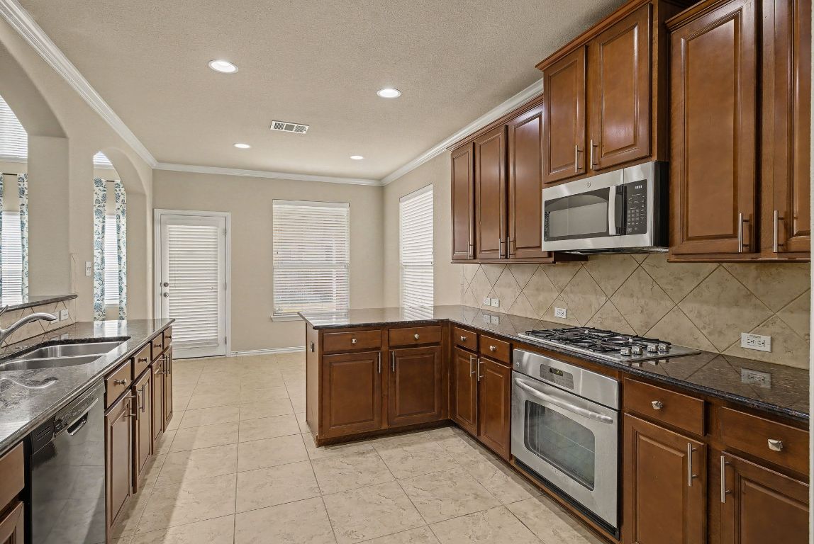 2528 Mirasol Loop Round Rock, TX 78681 - Photo 12 of 40