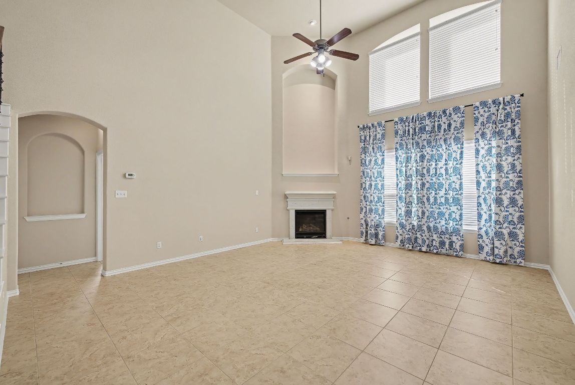 2528 Mirasol Loop Round Rock, TX 78681 - Photo 8 of 40