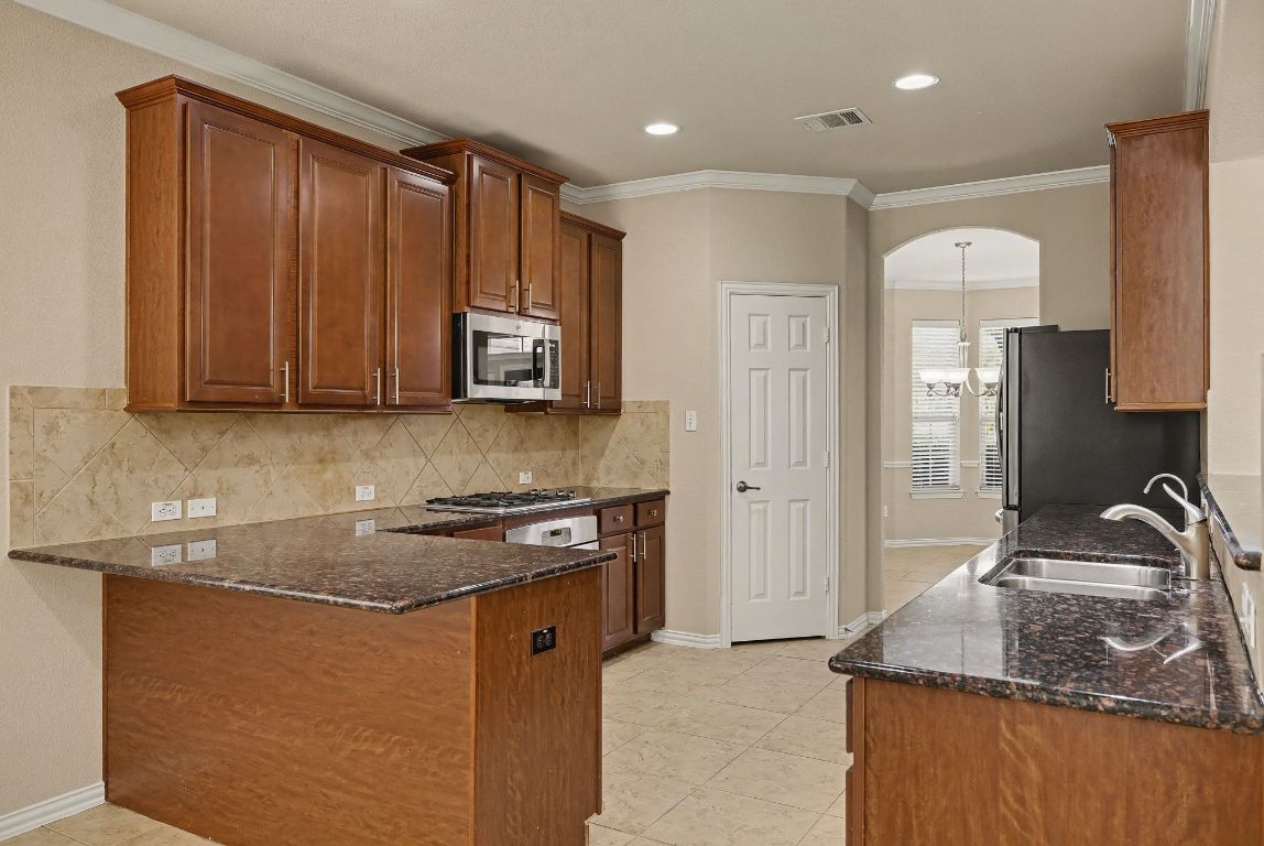 2528 Mirasol Loop Round Rock, TX 78681 - Photo 9 of 40