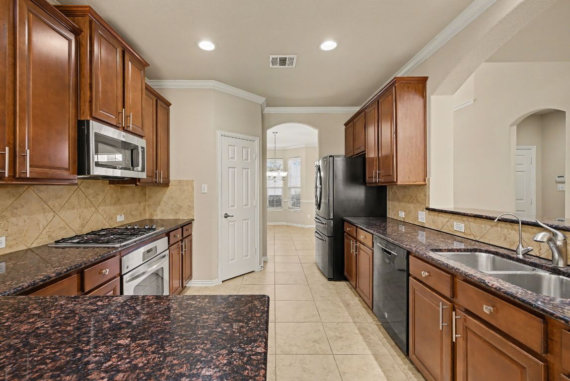 2528 Mirasol Loop Round Rock, TX 78681 - Photo 10 of 40