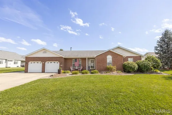 $320,000 | 310 Coventry Way, Highland, IL 62249