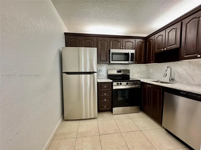 $1,850 | 11044 Royal Palm Boulevard, Unit 75, Coral Springs, FL 33065