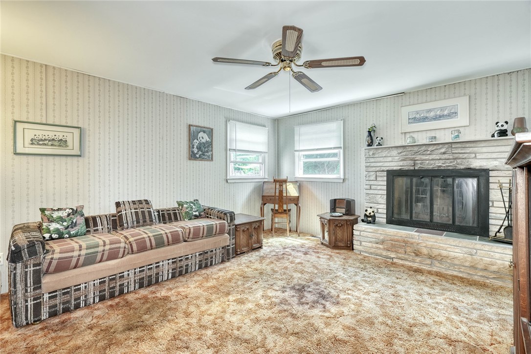 374 Lake Road Webster, NY 14580 - Photo 6 of 44 Gallery Image 6