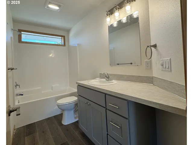 $290,000 | 671 ST Charles Street, Eugene, OR 97402