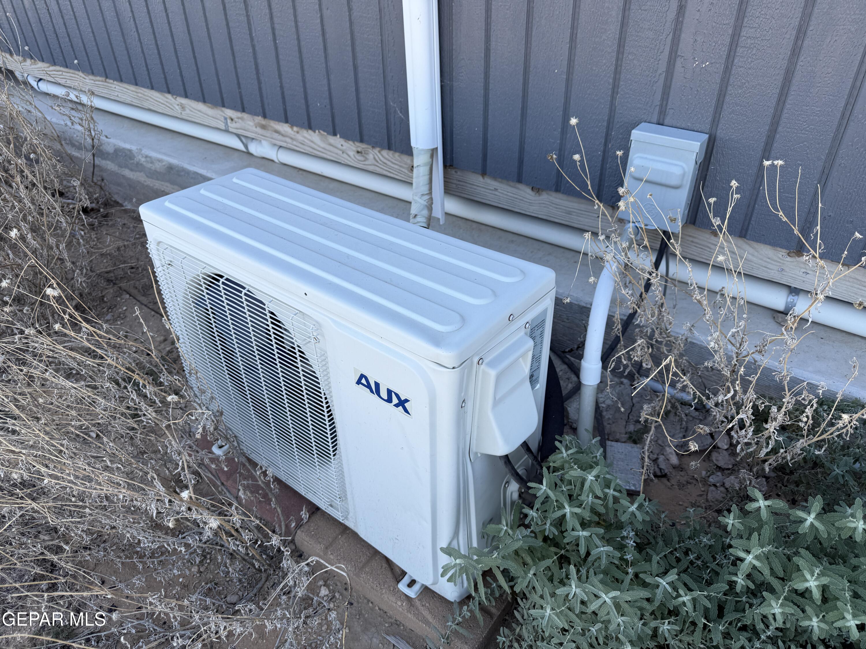 26 Ponderosa Road Salt Flat, TX 79847 - Photo 43 of 56 a view of a backyard with jacuzzi