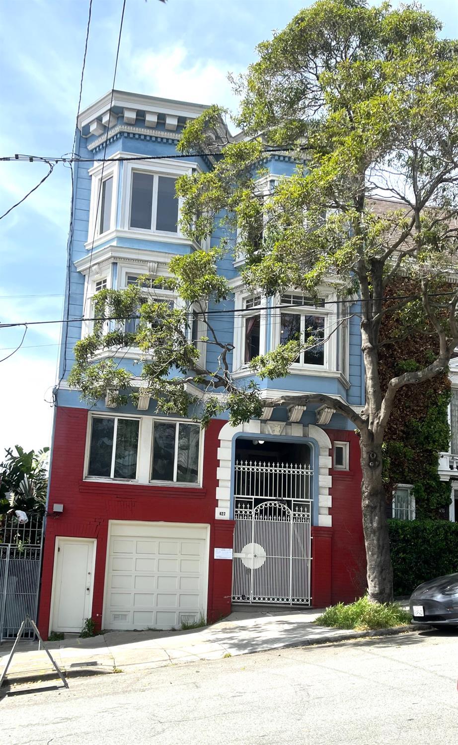 425-429 Steiner Street San Francisco, CA 94117 - Photo 1 of 40 a front view of a house