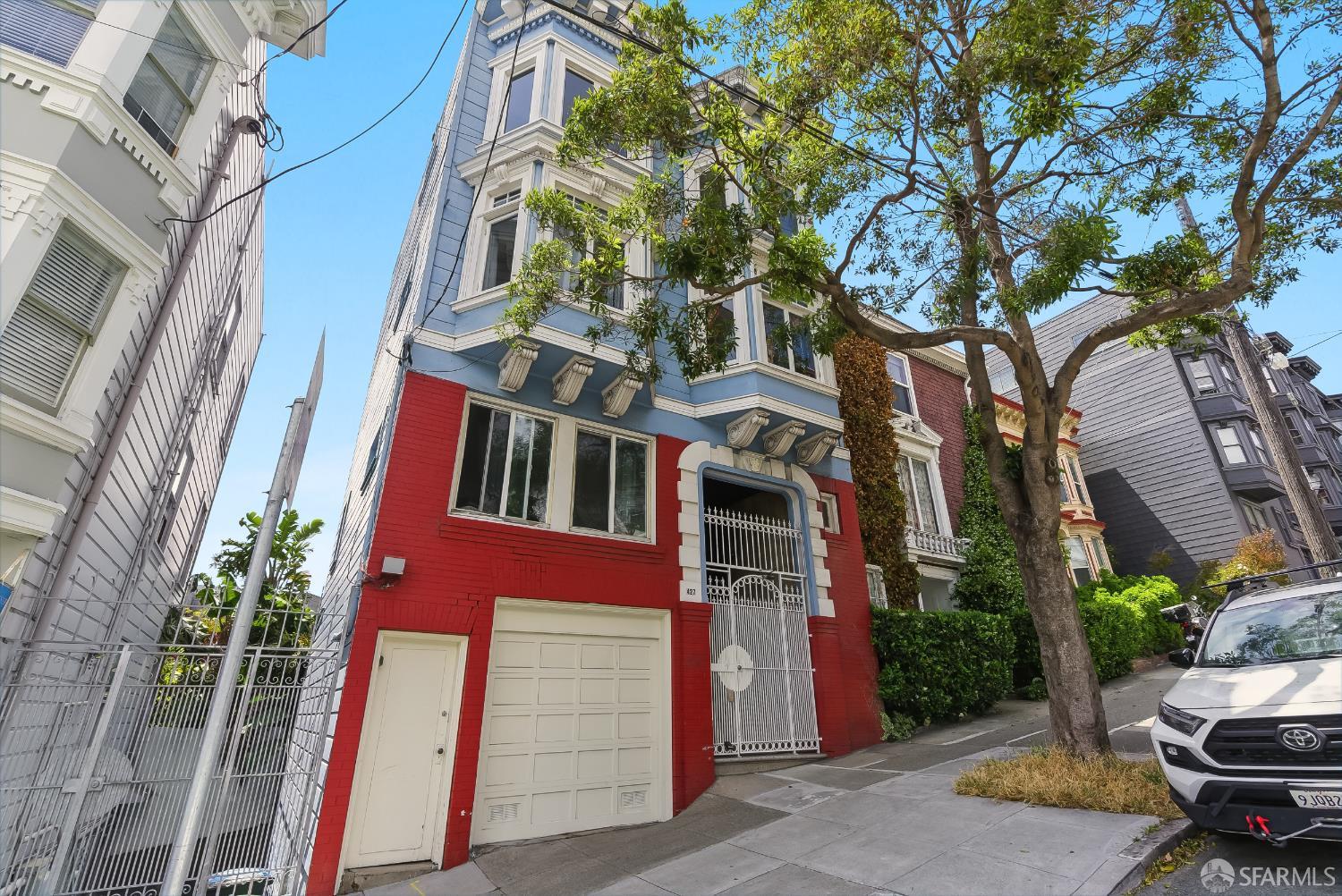 425-429 Steiner Street San Francisco, CA 94117 - Photo 2 of 40 a front view of a multi story residential apartment buildings