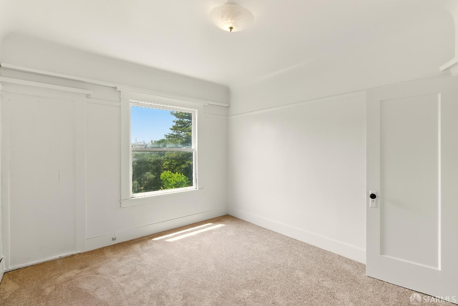 425-429 Steiner Street San Francisco, CA 94117 - Photo 31 of 40 an empty room with windows