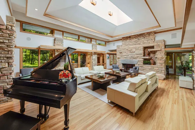 $4,999,000 | 165 Schneider Road, Elburn, IL 60119