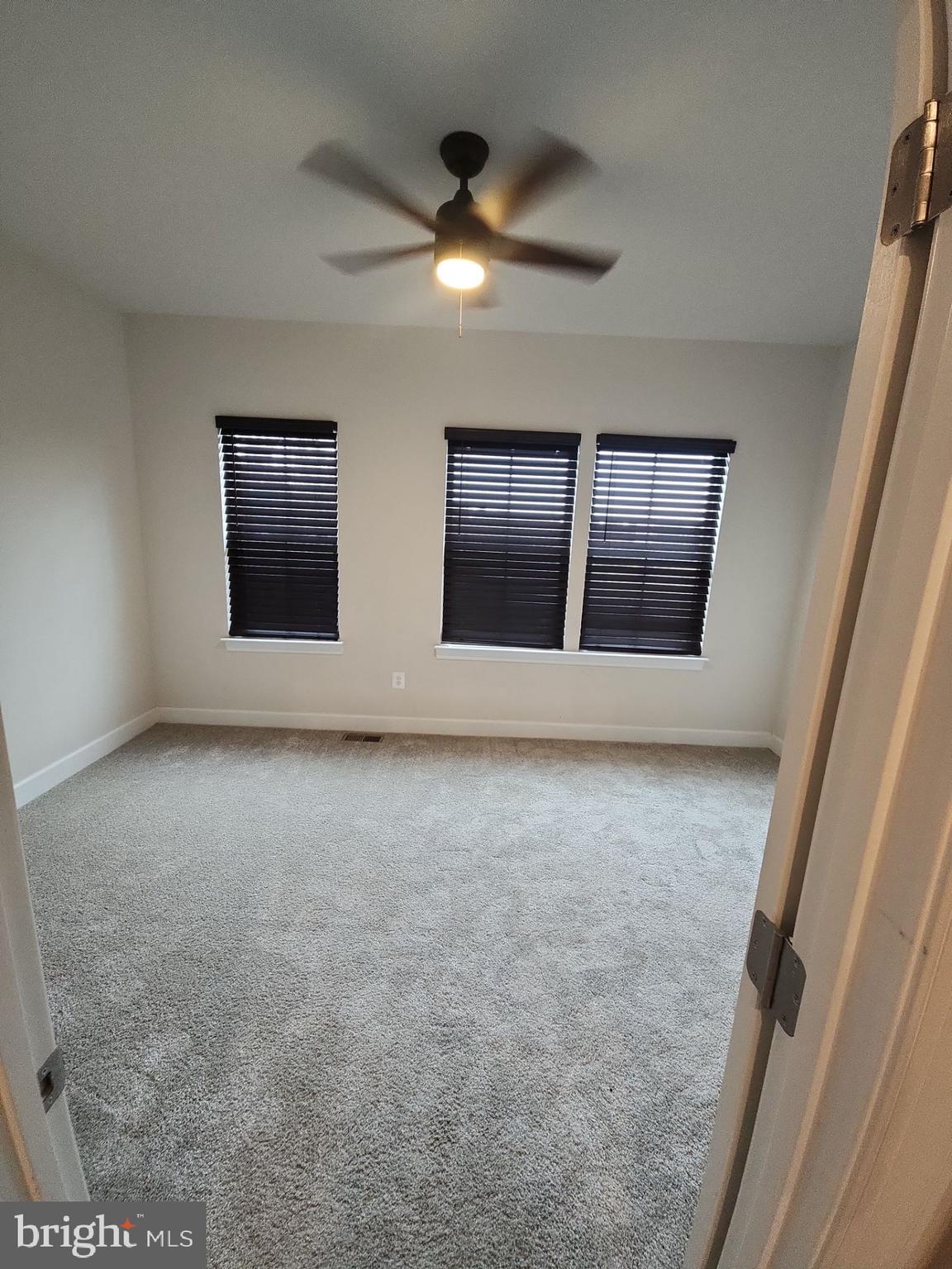 6730 Belcrest Road Hyattsville, MD 20782 - Photo 27 of 30 en empty room with windows and cabinet