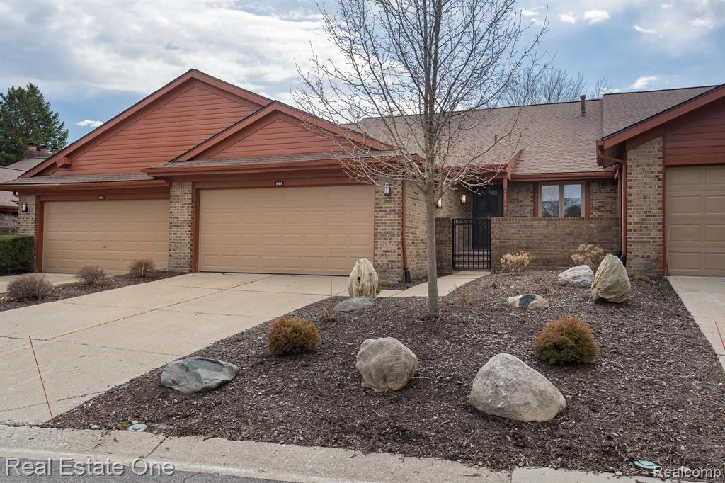 888 Green View Court Rochester Hills, MI 48307 - Photo 1 of 29