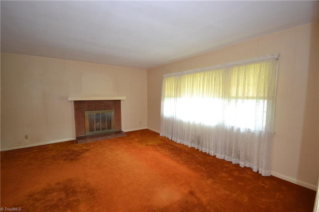 1040 Cliff Road Asheboro, NC 27203 - Photo 3 of 15 Living Room - Fireplace