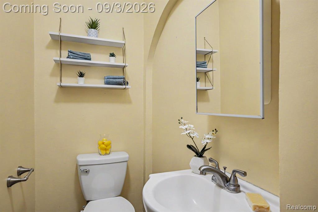4735 Elizabeth Lake Road Waterford, MI 48327 - Photo 19 of 28 Gallery Image 19