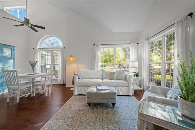 $349,000 | 1320 Georgetown Drive, Batavia, IL 60510