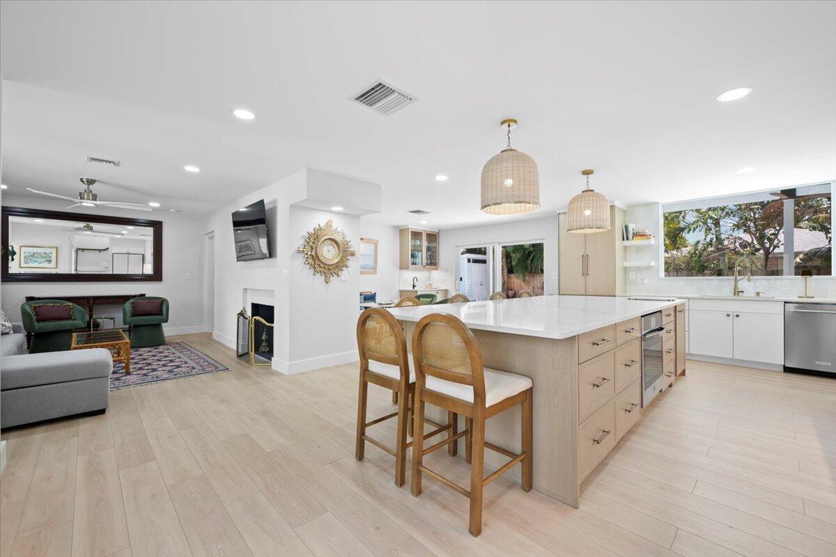 230 Pine Terrace West Palm Beach, FL 33405 - Photo 11 of 29 10-LUX_1499