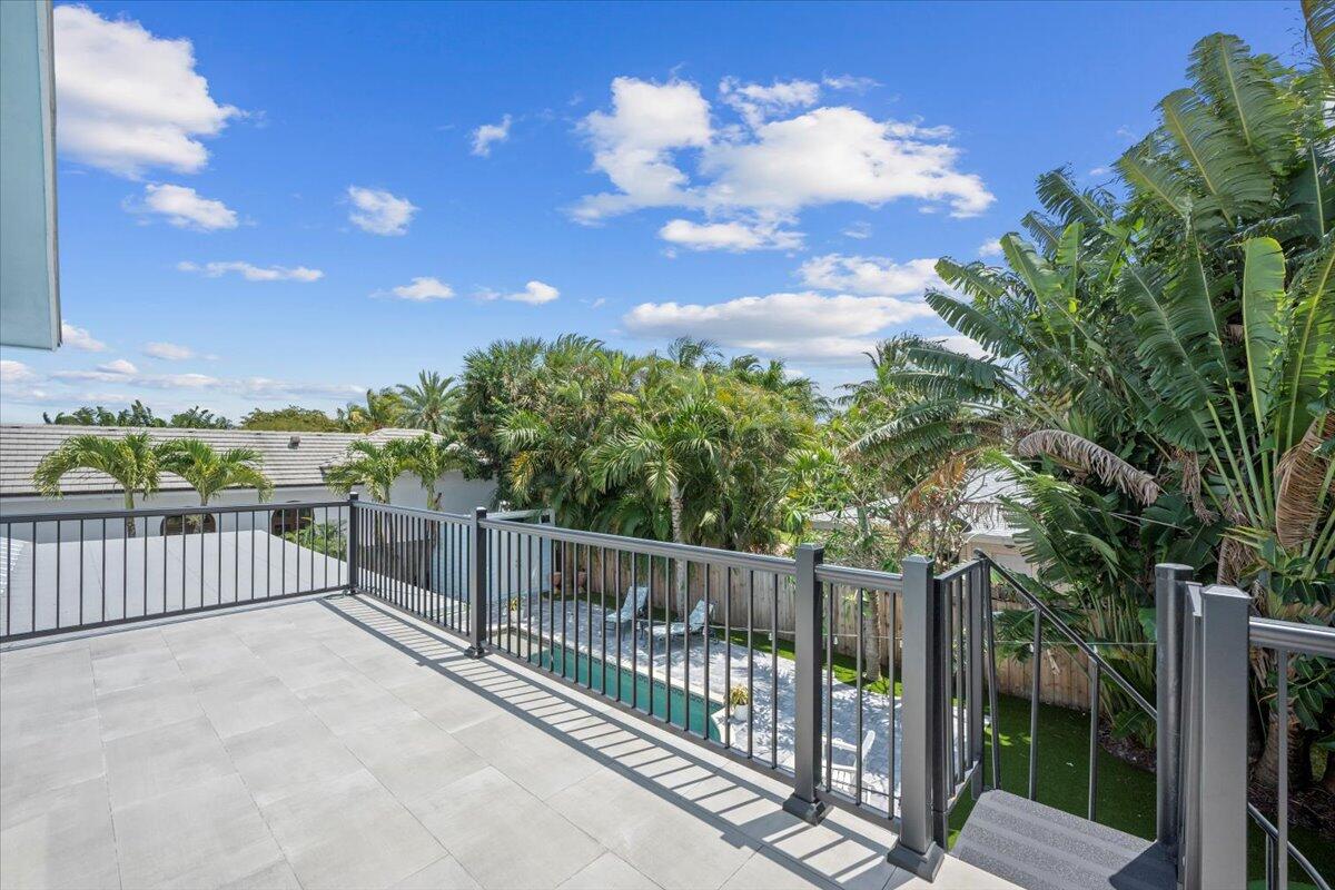 230 Pine Terrace West Palm Beach, FL 33405 - Photo 27 of 29 09-LUX_1489