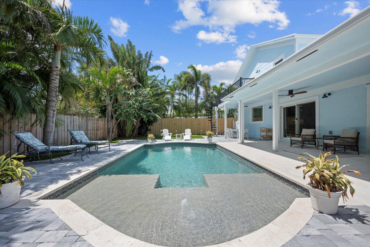 230 Pine Terrace West Palm Beach, FL 33405 - Photo 5 of 29 07-LUX_1479