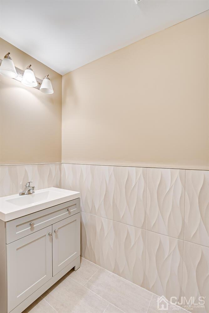 1 Lynnwood Road Edison, NJ 08820 - Photo 33 of 41 a bathroom with a sink and a mirror