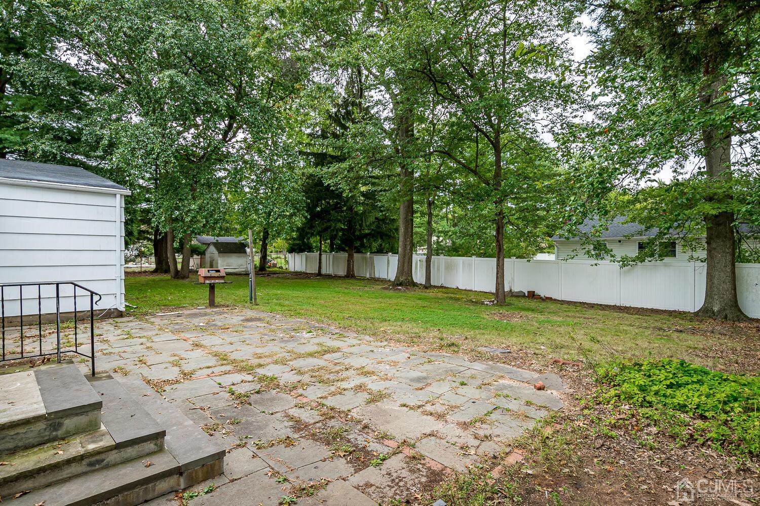 1 Lynnwood Road Edison, NJ 08820 - Photo 40 of 41 a view of a backyard with a garden