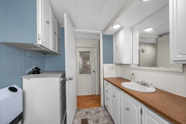 $139,000 | 8 F Street, Merrimac, MA 01860