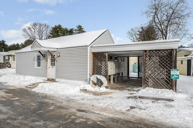 $139,000 | 8 F Street, Merrimac, MA 01860