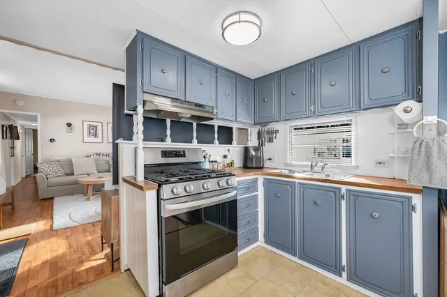 $139,000 | 8 F Street, Merrimac, MA 01860