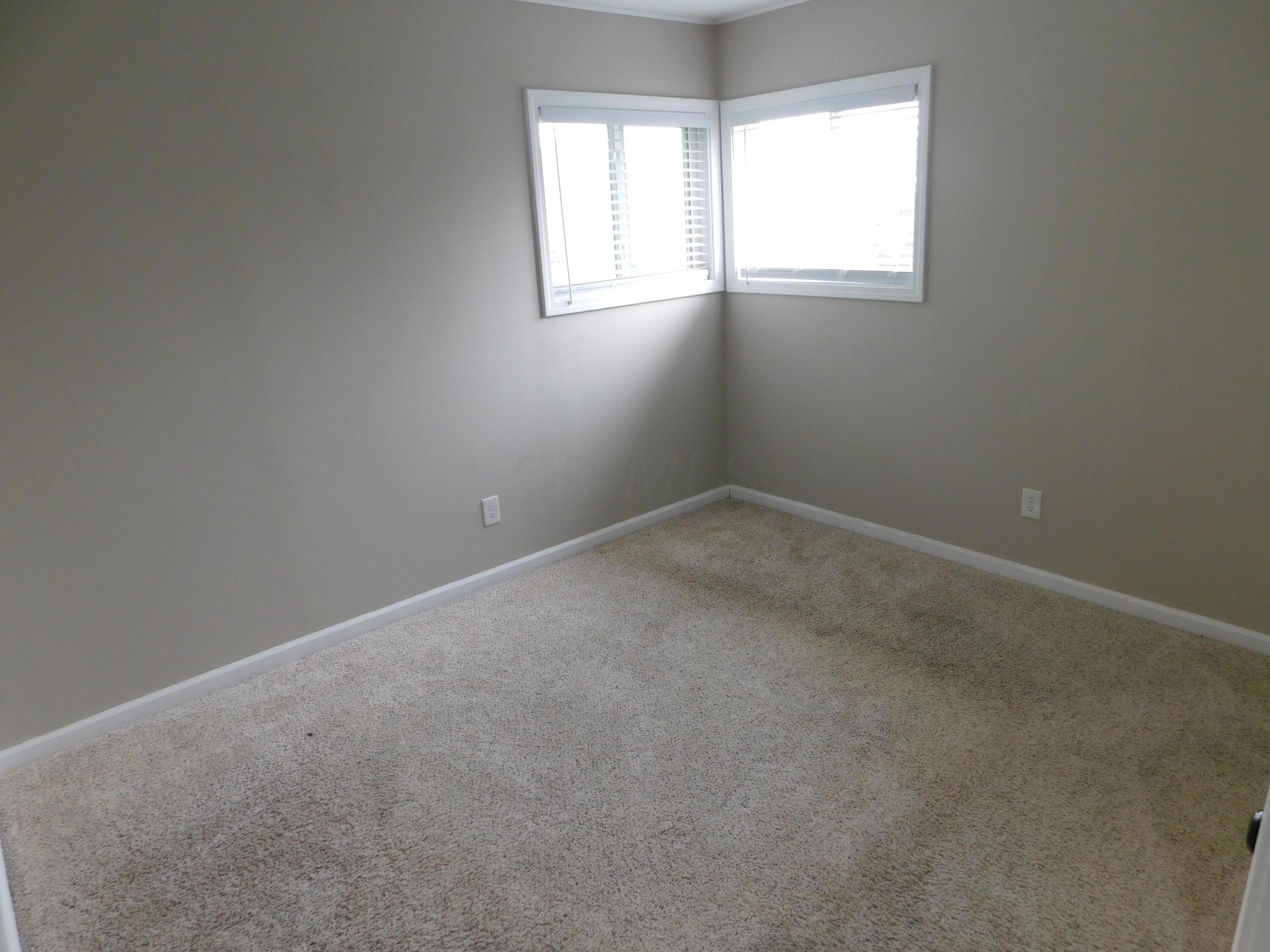 1071 Country Club Road Columbus, OH 43227 - Photo 13 of 31 DSCN0355