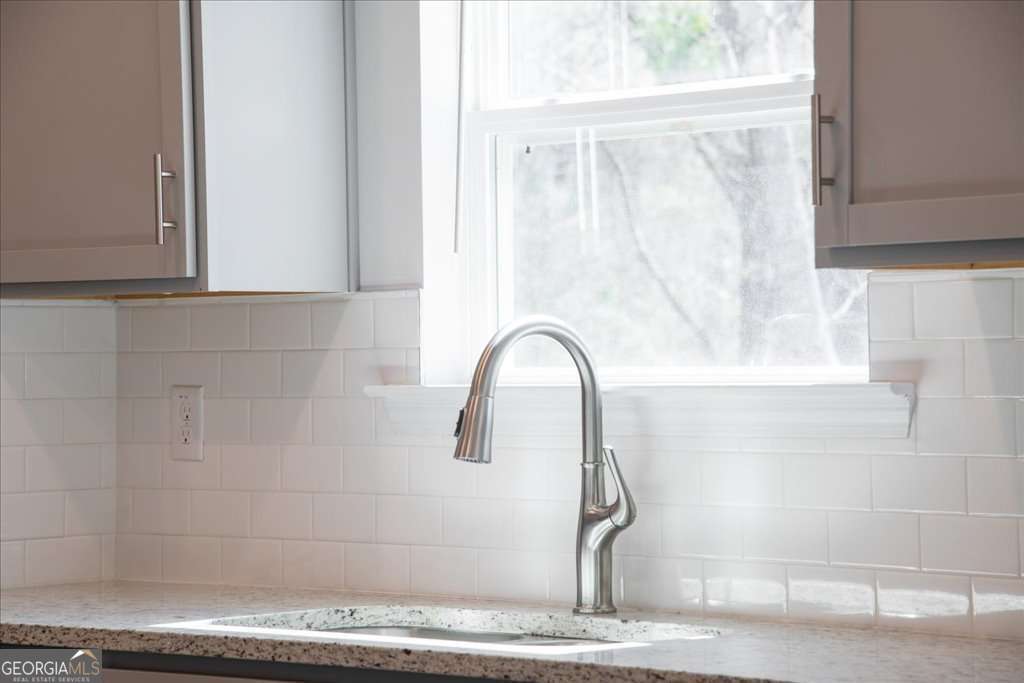 219 Carsons Walk Macon, GA 31206 - Photo 18 of 57 a close view of a shower in a bathroom