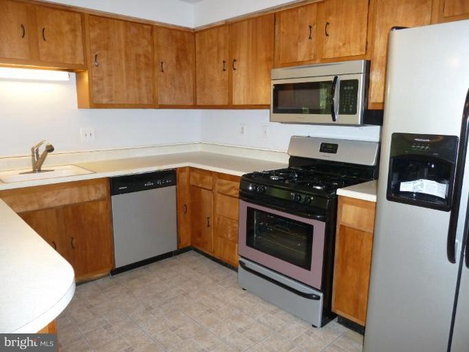 1409 Fillmore Road Fort Washington, MD 20744 - Photo 16 of 17 Kitchen