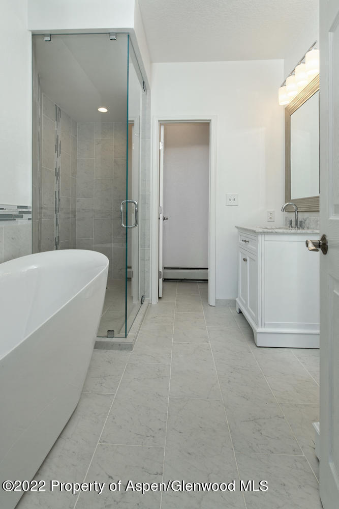 19 Pine Ridge Road Basalt, CO 81621 - Photo 10 of 16 a spacious bathroom with a bathtub and a sink
