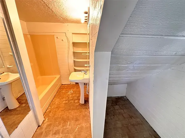 $1,675 | 3211 Keller Street, Bacliff, TX 77518