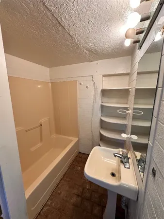 $1,675 | 3211 Keller Street, Bacliff, TX 77518