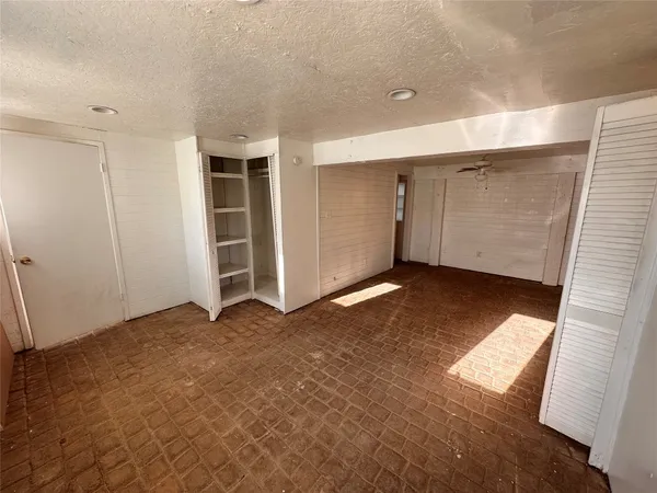 $1,675 | 3211 Keller Street, Bacliff, TX 77518