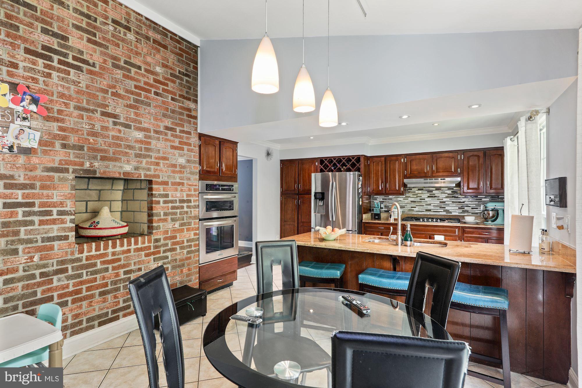 2001 Alabaster Drive Silver Spring, MD 20904 - Photo 11 of 30 Beautiful eat-in Kitchen