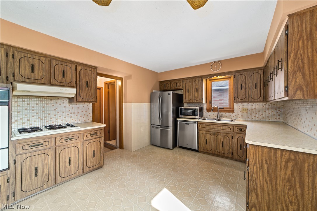 7627 Roeper Road Parma, OH 44134 - Photo 9 of 29