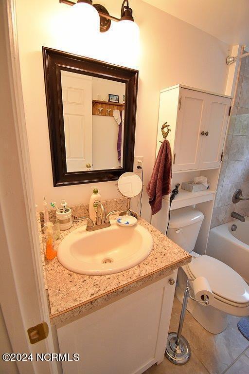 228 Linden Street, Unit A New Bern, NC 28560 - Photo 11 of 12 Hall Bathroom